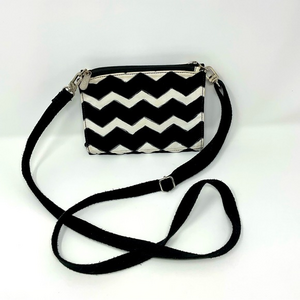ThirtyOne‎ Crossbody Black and White Zig Zag Pattern